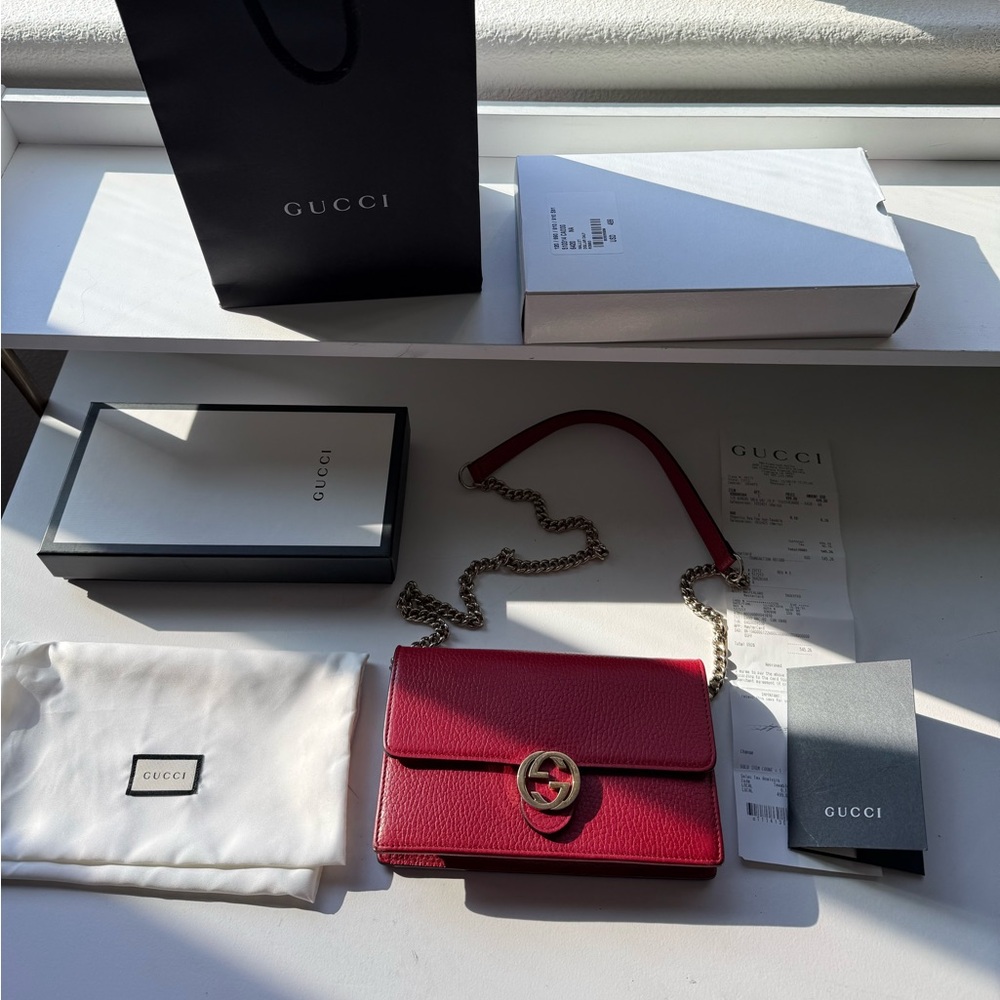 100% Authentic Gucci Red Crossbody Bag with gold Chain Strap